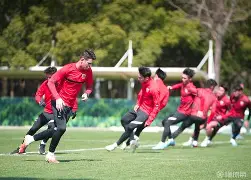 训练课后上海海港内部沟通——国王杯节点到来,球迷炸锅,球探报告显示潜力 训练课后上海海港内部沟通——国王杯节点到来,球迷炸锅,球探报告显示潜力