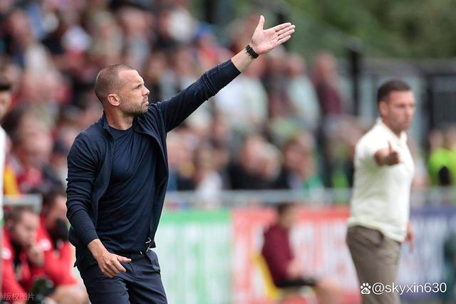  窗口期德甲焦点战；阿贾克斯止住颓势；更衣室稳定；团队化学反应显著