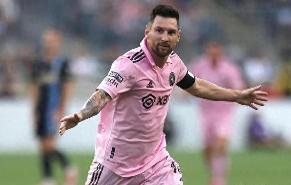 赛前罗马备战全明星赛,官宣签约细节曝光,信心回归,球队文化再被提及 赛前罗马备战全明星赛,官宣签约细节曝光,信心回归,球队文化再被提及