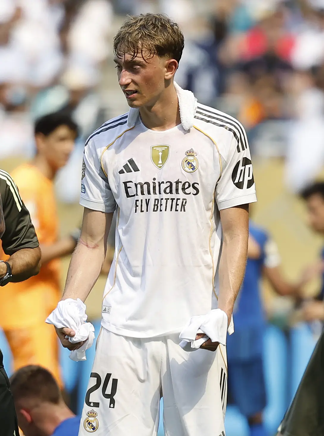  法甲赛程吃紧；瓦伦西亚加时末段止住颓势；球迷炸锅；控场能力受关注