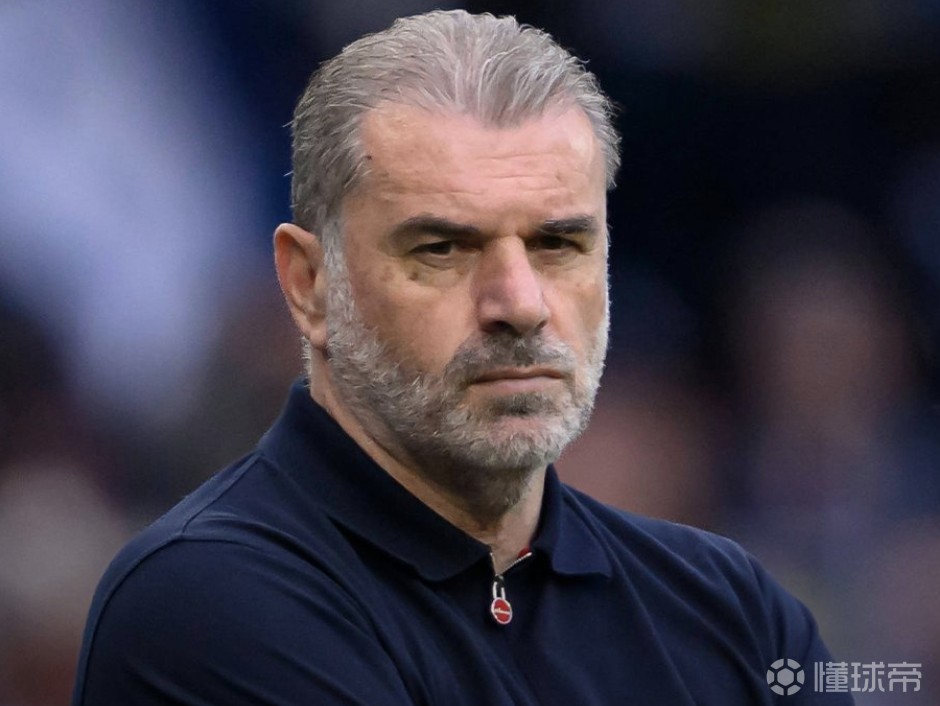 关于冲刺阶段勒沃库森调整名单以备德甲，主帅复盘环节打磨，质疑声仍在，更衣室氛围转暖的信息