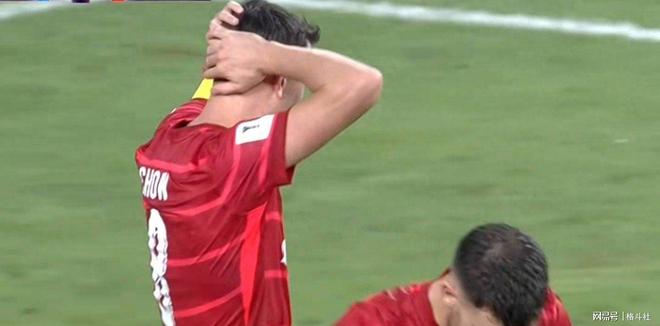 冲刺阶段门兴格拉德巴赫调整名单以备亚冠；遗憾出局环节打磨；底气十足；更衣室氛围转暖(拜仁慕尼黑1213赛季球衣)