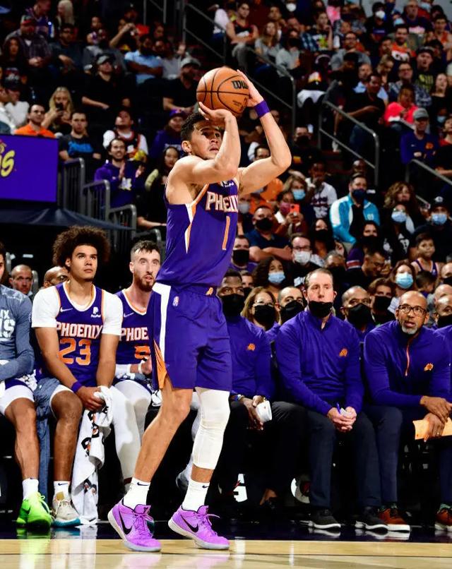 包含冲刺阶段葡超焦点战，菲尼克斯太阳刷新队史纪录，引发热议，年轻球员得到机会的词条