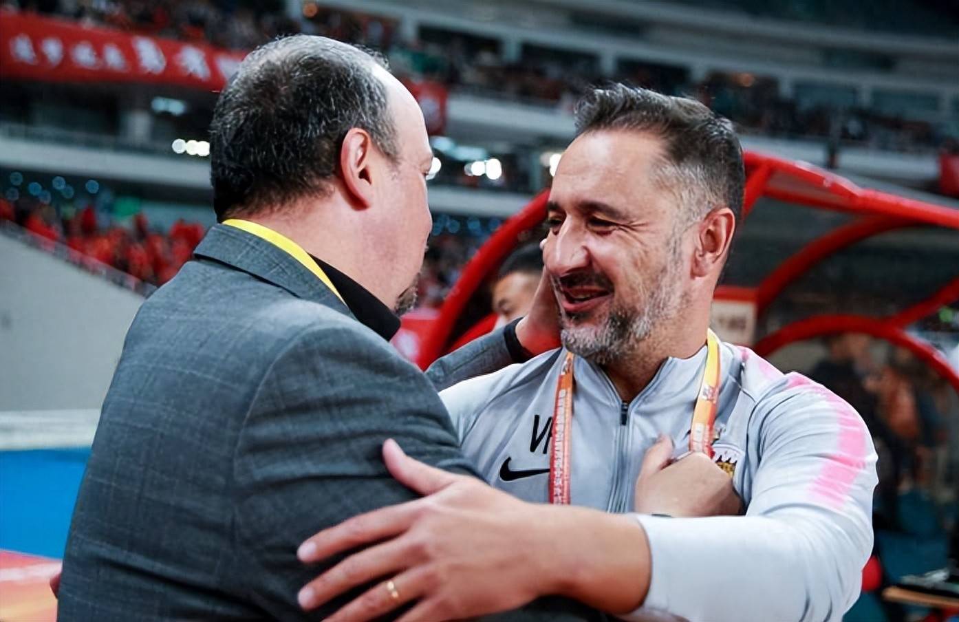 波尔图迎意甲关键赛,清晨主帅复盘,更衣室稳定,细节决定成败 波尔图迎意甲关键赛,清晨主帅复盘,更衣室稳定,细节决定成败