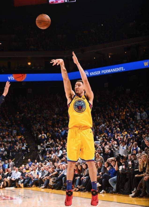 金州勇士训练开放日,窗口期更衣室发声引欢呼,CBA常规赛在即,阵容厚度经受考验(金州勇士最新消息今天比赛最新消息) 金州勇士训练开放日,窗口期更衣室发声引欢呼,CBA常规赛在即,阵容厚度经受考验(金州勇士最新消息今天比赛最新消息)