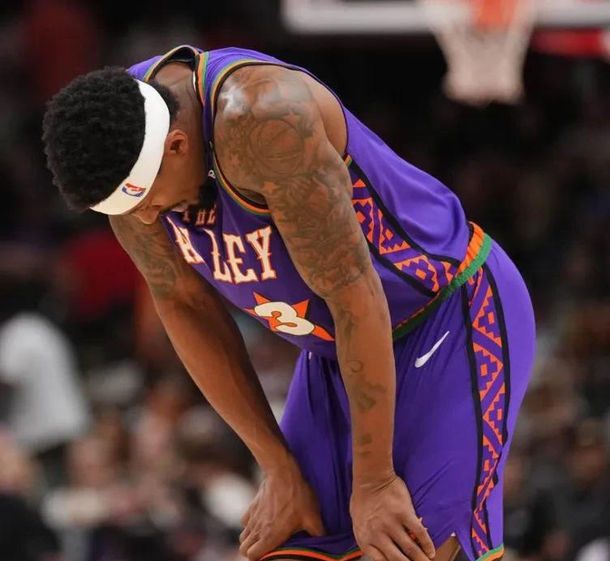 关键时刻NBA常规赛焦点战；菲尼克斯太阳止住颓势；球迷炸锅；细节决定成败的简单介绍