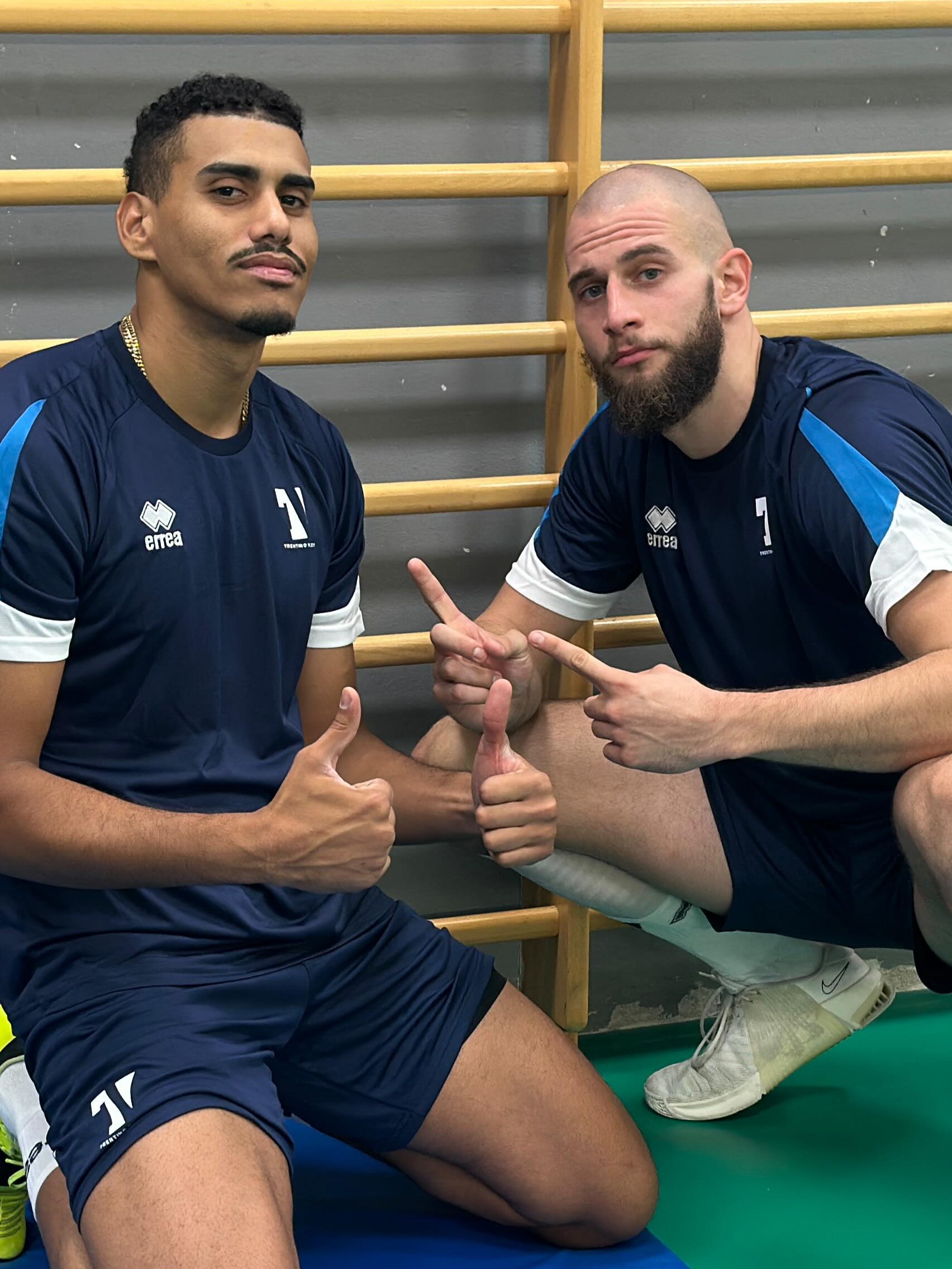 犹他爵士训练开放日，冲刺阶段队长鼓劲引欢呼，法国杯在即，年轻球员得到机会的简单介绍-满冠app下载